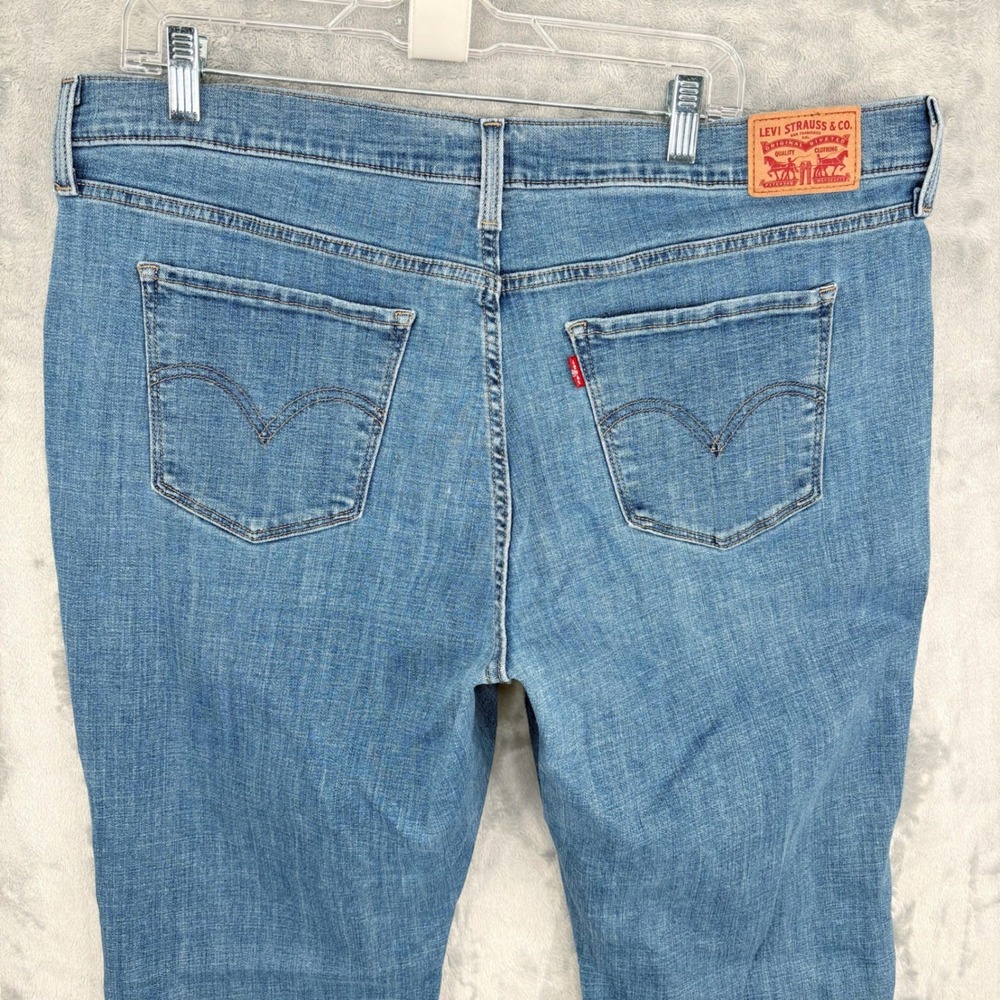 Levi's Womens 18W (38x31) Classic Bootcut Medium Wash Stretch Denim Plus Size - Picture 6 of 11